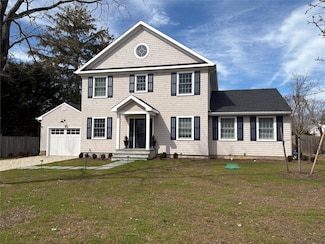 11 1st St, Bellport, NY 11713