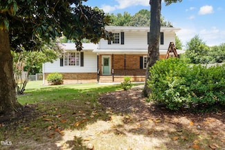 1118 Askham Dr, Cary, NC 27511