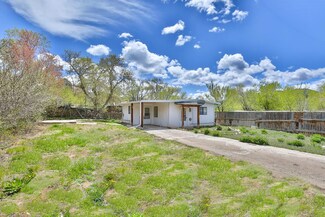 21 Archuleta Rd, Ranchos de Taos, NM 87557
