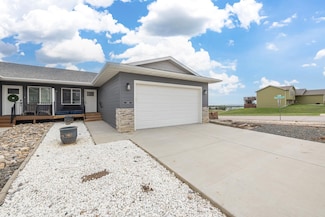 646 Copperfield Dr, Rapid City, SD 57703