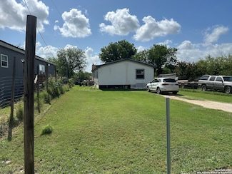 754 Kayroe Rd, Adkins, TX 78101