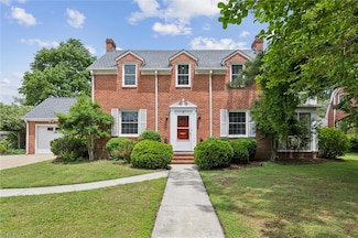 5 Holly Dr, Newport News, VA 23601