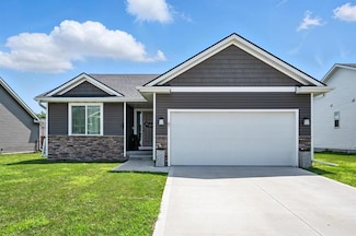 87 SE Dorr Dr, Pleasant Hill, IA 50327