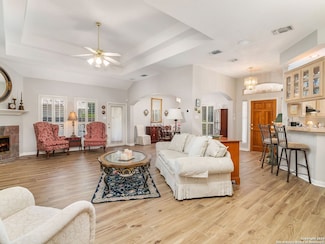 6 Oakwell Farms Pkwy, San Antonio, TX 78218