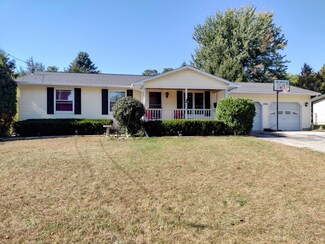 206 S Jackson Rd, Ludington, MI 49431