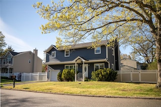 37 Amsterdam St, Huntington, NY 11743