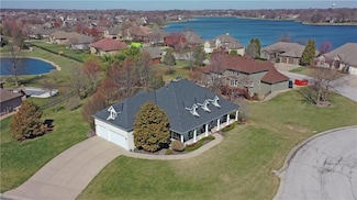 4704 SW Gull Point Dr, Lees Summit, MO 64082