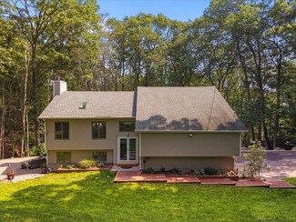2 Round Hill Rd, Shelton, CT 06484