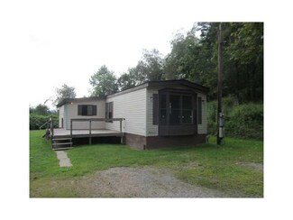3575 Garvers Ferry Rd, Vandergrift, PA 15690
