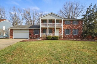 565 N Briarcliff Dr, Canfield, OH 44406