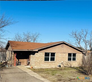 212 High St, Rogers, TX 76569