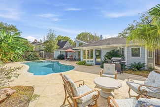 4600 Huisache St, Bellaire, TX 77401