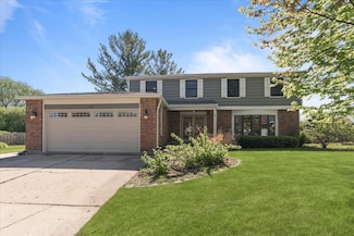 1034 Crabtree Ln, Libertyville, IL 60048