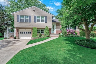 38 Pell Terrace, Garden City, NY 11530