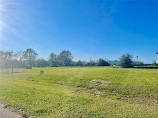 125 Colonial Dr, Prairie View, TX 77446