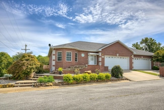 1701 Village Ln, Neosho, MO 64850