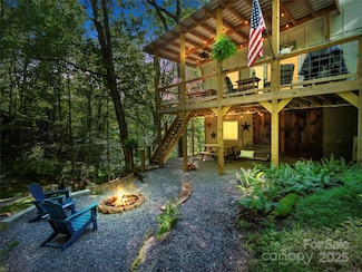 221 Sweetwater Rd, Green Mountain, NC 28740