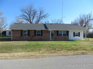 201 Kiowa Ave, Geronimo, OK 73543