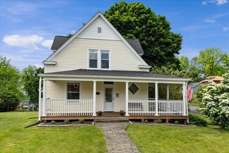 137 7th St NW, Pulaski, VA 24301