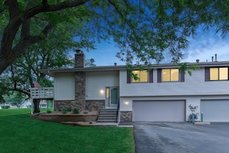 11117 Vessey Cir, Bloomington, MN 55437