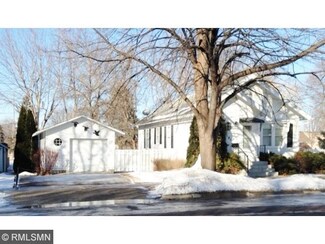 1121 15th St E, Glencoe, MN 55336