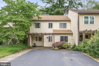 5 Queen Anne Ct, Marlton, NJ 08053