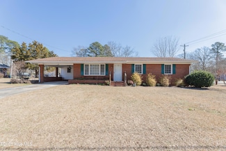 419 S Cumberland St, Wallace, NC 28466