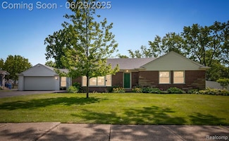 187 Gateway Dr, Waterford, MI 48328