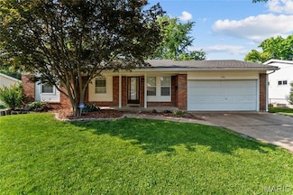 430 Coachway Ln, Hazelwood, MO 63042