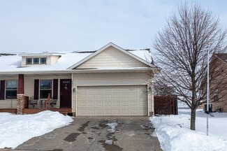 5813 NW 50th St, Johnston, IA 50131