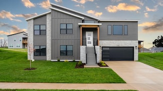 2701 W Pigeon Dr, Ozark, MO 65721