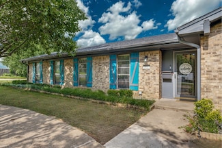 1023 N Leslie Ave, Sherman, TX 75092