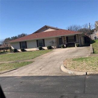 1025 SE 5th St, Grand Prairie, TX 75051