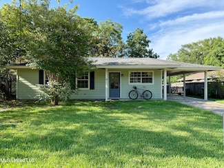 137 Hickory Dr, Ocean Springs, MS 39564