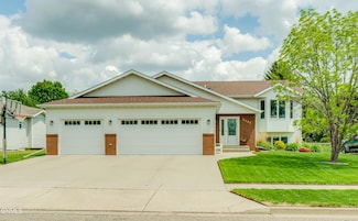 3133 Nevada St, Bismarck, ND 58503