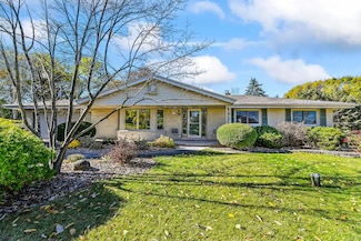 W279N4997 S Courtland Cir, Pewaukee, WI 53072