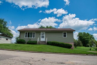 1215 7th Ave, Platteville, WI 53818