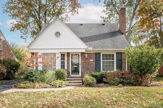 32210 Sheridan Dr, Beverly Hills, MI 48025