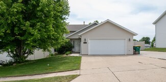925 Breton Dr, Bismarck, ND 58503