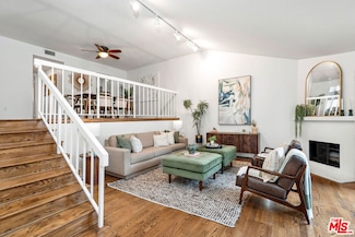 18120 Oxnard St Unit 76, Tarzana, CA 91356