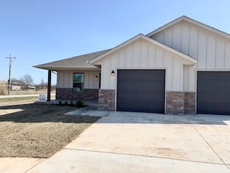 796 NE 4th St, Newcastle, OK 73065