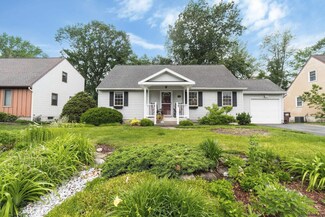 61 Jefferson Rd, Glenmont, NY 12077