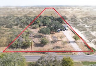 1169 Old Adams Ln, Pleasanton, TX 78064