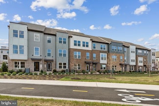 2102 Acadia Rd, Herndon, VA 20170