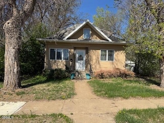 11 6th Ave E, Dickinson, ND 58601