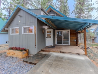 310 Lapwai St, Winchester, ID 83555