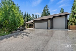 13 Cross Country Ct, Donnelly, ID 83615