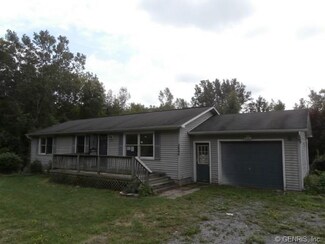 3846 N Creek Rd, Palmyra, NY 14522