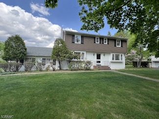 7 Fairhaven Dr, Morris Plains, NJ 07950