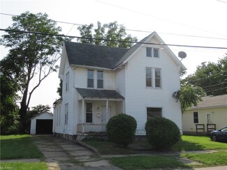 914 4th St NE, Canton, OH 44704